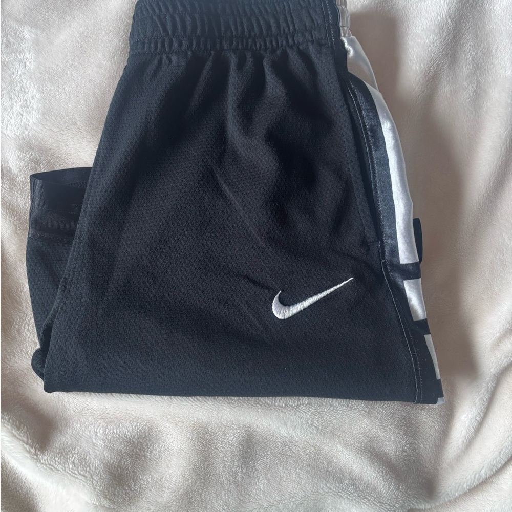 Nike Elite Black and White Shorts with Elastic Waistband size youth large.